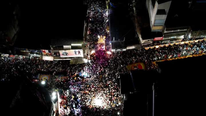 भक्तांच्या अलोट गर्दीत अंबाबाईचा रथोत्सव सोहळा भक्तांच्या अलोट गर्दीत अंबाबाईचा रथोत्सव सोहळा