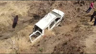 सज्जनगडावर जात असताना कारचा भीषण अपघात, टवेरा ८०० फूट खोल दरीत कोसळली