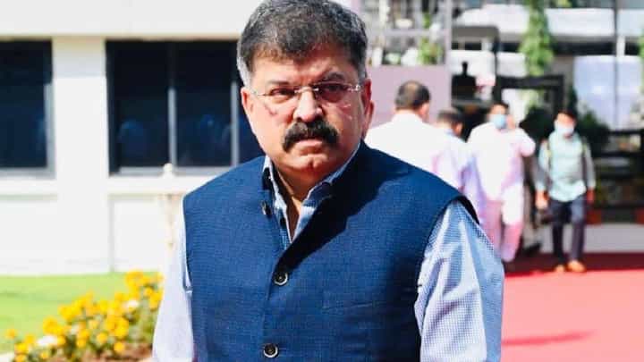रोशनी शिंदे प्रकरणावरून आव्हाडांचा शिंदे, फडणवीस सरकारला इशारा; मी, त्यांच्या पाठिशी रोशनी शिंदे प्रकरणावरून आव्हाडांचा शिंदे, फडणवीस सरकारला इशारा; मी, त्यांच्या पाठिशी