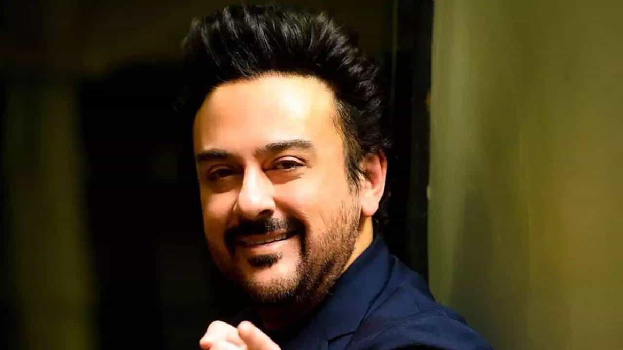 अदनान सामी आणि वाद हे समीकरण गेल्या काही दिवसांपासून सतत सुरू आहे. अदनान सामी नेहमीच वादाच्या भोवऱ्यात सापडतो. यावेळी तर चक्क अदनान सामीच्या भावानेच त्याच्यावर काही गंभीर आरोप केले आहेत. हे आरोप ऐकून चाहत्यांना मोठा धक्का बसलाय.