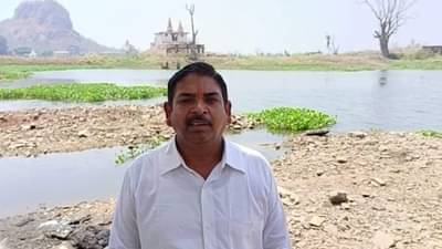 दरवर्षी मंदिरात पूजा व्हायची, यंदा बॅक वॉटरने परिसरात पाणीच पाणी, तरीही भक्तांनी अशी केली पूजा