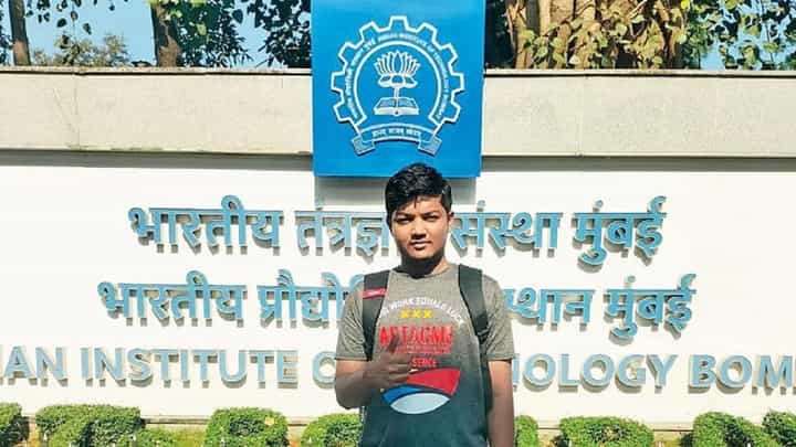 IIT मुंबईमधील दर्शन सोळंकी याने आत्महत्येपूर्वी लिहिलेल्या पत्राबाबत मोठा खुलासा IIT मुंबईमधील दर्शन सोळंकी याने आत्महत्येपूर्वी लिहिलेल्या पत्राबाबत मोठा खुलासा