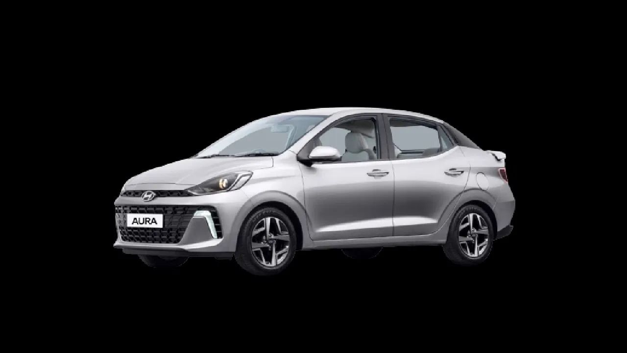 Hyundai Aura : ह्युंदाई ऑरा देशातील लोकप्रिय सेडानपैकी एक आहे. या गाडीची किंमत 6.30 लाख रुपये ते 8.87 लाख रुपयांच्या दरम्यान आहे. सब कॉम्पॅक्ट सेडान कार E, S , आणि SX (O) या ट्रिममध्ये येते. एस आणि एसएक्स ट्रिम लेव्हलमध्ये सीएनजी किट ऑप्शन आहे. (फोटो - Hyundai)
