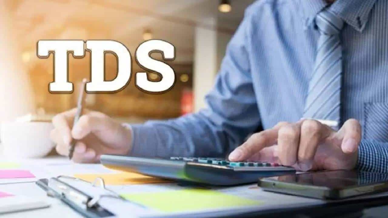 TDS : इनकम टॅक्स अलर्ट, नोकरदारांना बसू शकतो फटका! ही चूक पडेल महागात
