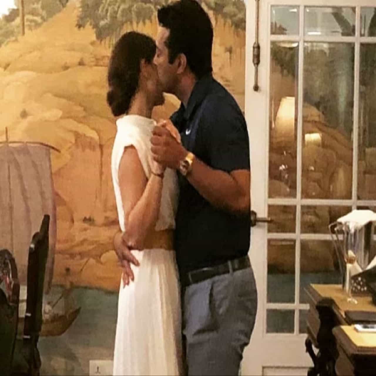 भारताच्या दिग्गज खेळाडूंनी आपल्या कामगिरीने जगभरात ठसा उमटवला आहे. स्वत:ची वेगळी ओळख निर्माण केली आहे. त्यापैकीच एक म्हणजे माजी भारतीय टेनिस स्टार लिएंडर पेस. लिएंडर पेस याने ऑलिम्पिकमध्येही अनेक पदकं जिंकलीत. मात्र पेसच्या वैयक्तिक आयुष्यात अनेक चढउतार राहिले. पेस लग्नाशिवाय वडील झाला. तसेच पेसचं अनेक अभिनेत्रींसह अफेअर्सची असल्याची चर्चाही होती.
