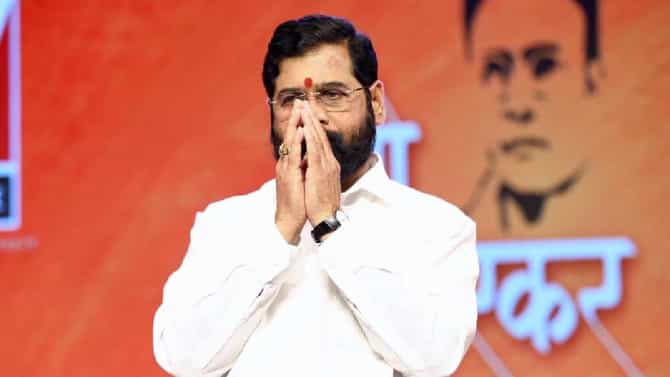 आताच्या घडीतील सर्वात मोठी बातमी, एकनाथ शिंदे यांची गाडी बदलली, मुख्यमंत्र्यांच्या अयोध्या दौऱ्यादरम्यान मोठ्या घडामोडी