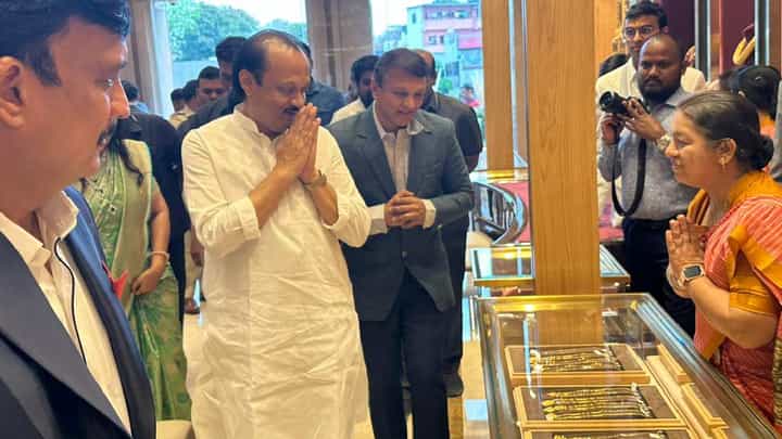 अन् दादा संपर्क क्षेत्रात! नॉट रिचेबल अजित पवार थेट 'या' कार्यक्रमात दिसले अन् दादा संपर्क क्षेत्रात! नॉट रिचेबल अजित पवार थेट 'या' कार्यक्रमात दिसले