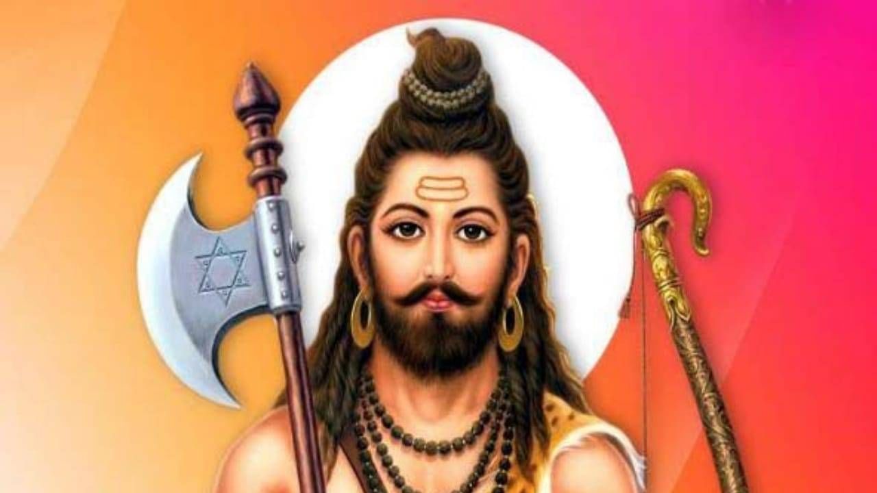 अक्षय्य तृतीयेला भगवान परशुराम, श्री हरी विष्णूच्या अवताराचा जन्म झाला. जमदग्नी आणि माता रेणुका यांच्या घरी जन्म घेऊन त्यांनी पृथ्वीला वरदान दिले. भगवान परशुराम अमर असून त्यांची या दिवशी पूजा केली जाते.