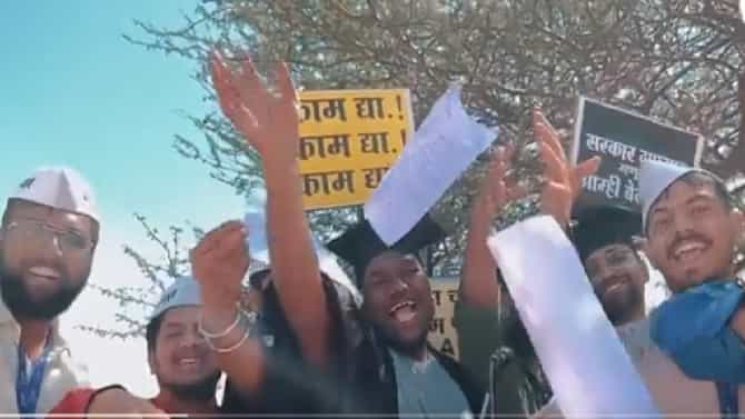 Video | मेरे पास डिग्री तो, कसलं बी काम दो दो दो, पंतप्रधान नरेंद्र मोदी टार्गेट? आता या मुलांवरही कारवाई? शिवसेना पदाधिकाऱ्याचं सूचक ट्विट