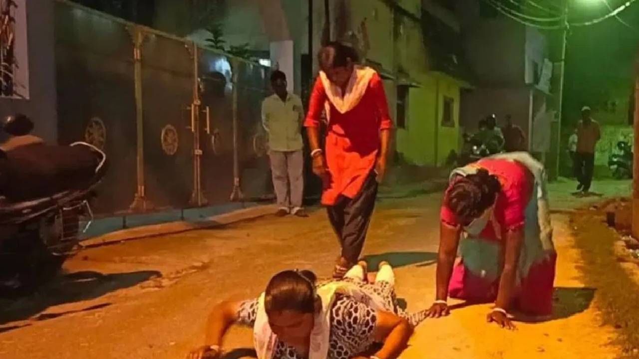 VIDEO : भाजपमध्ये प्रवेश केल्याची भयंकर शिक्षा; 4 महिला TMCच्या कार्यालयात एक किलोमीटर लोळत, सरपटत गेल्या
