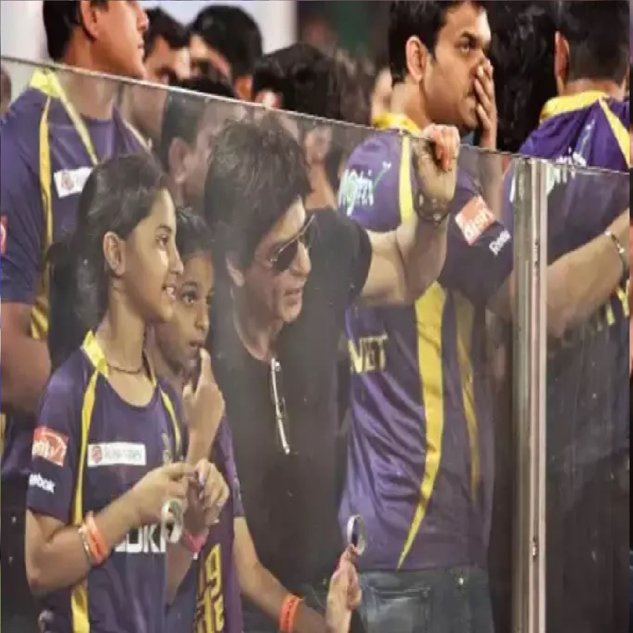 सुहाना आपली टीम कोलकाता नाईट रायडर्सची मोठी चाहती आहे. ती कायम आपल्या खेळाडूंना प्रोत्साहित करण्यासाठी आणि त्यांना चिअरअप करण्यासाठी   मैदानात येत असते.