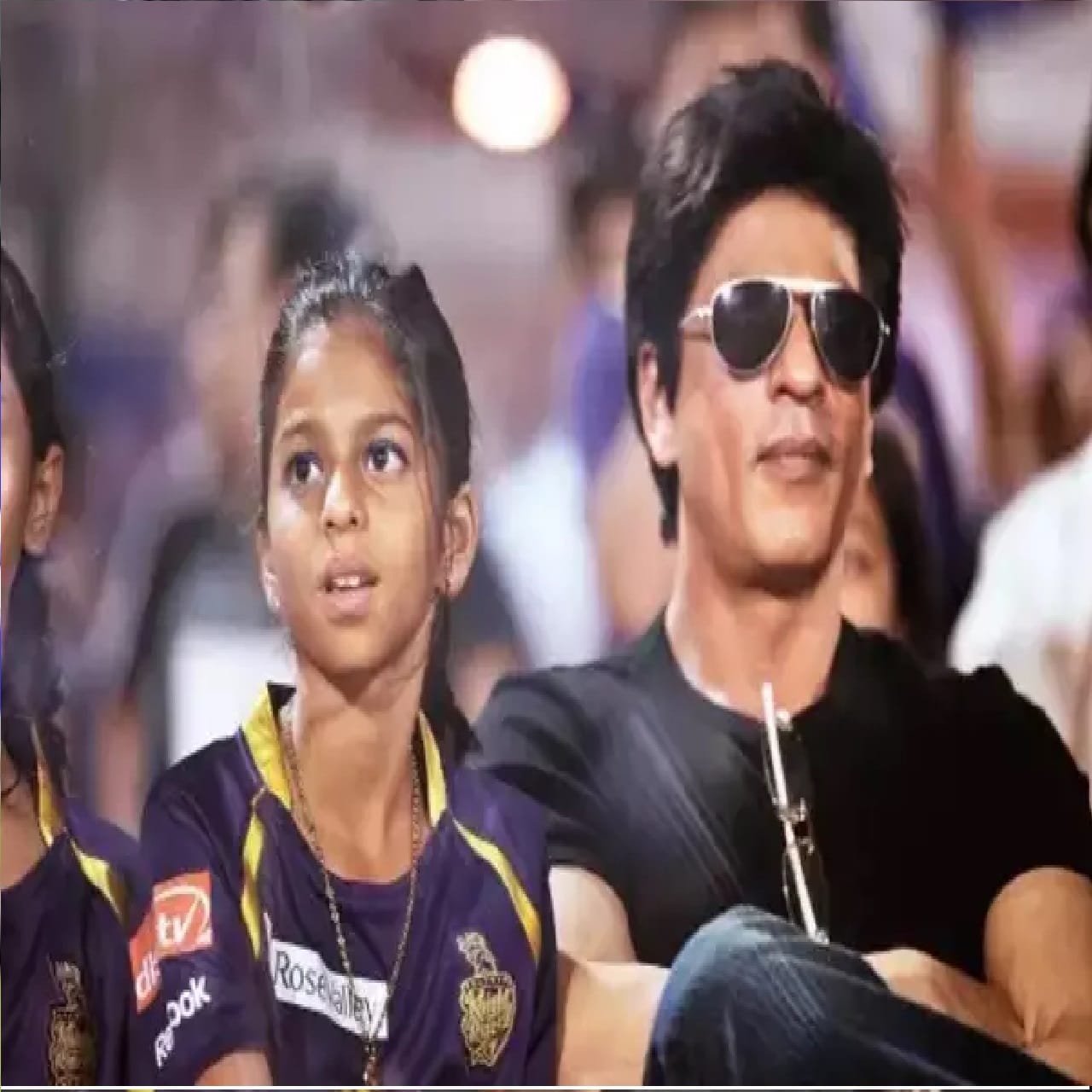 सुहाना गेल्या अनेक वर्षांपासून सातत्याने तिच्या वडिलांसोबत स्टेडियममध्ये हजेरी लावते.