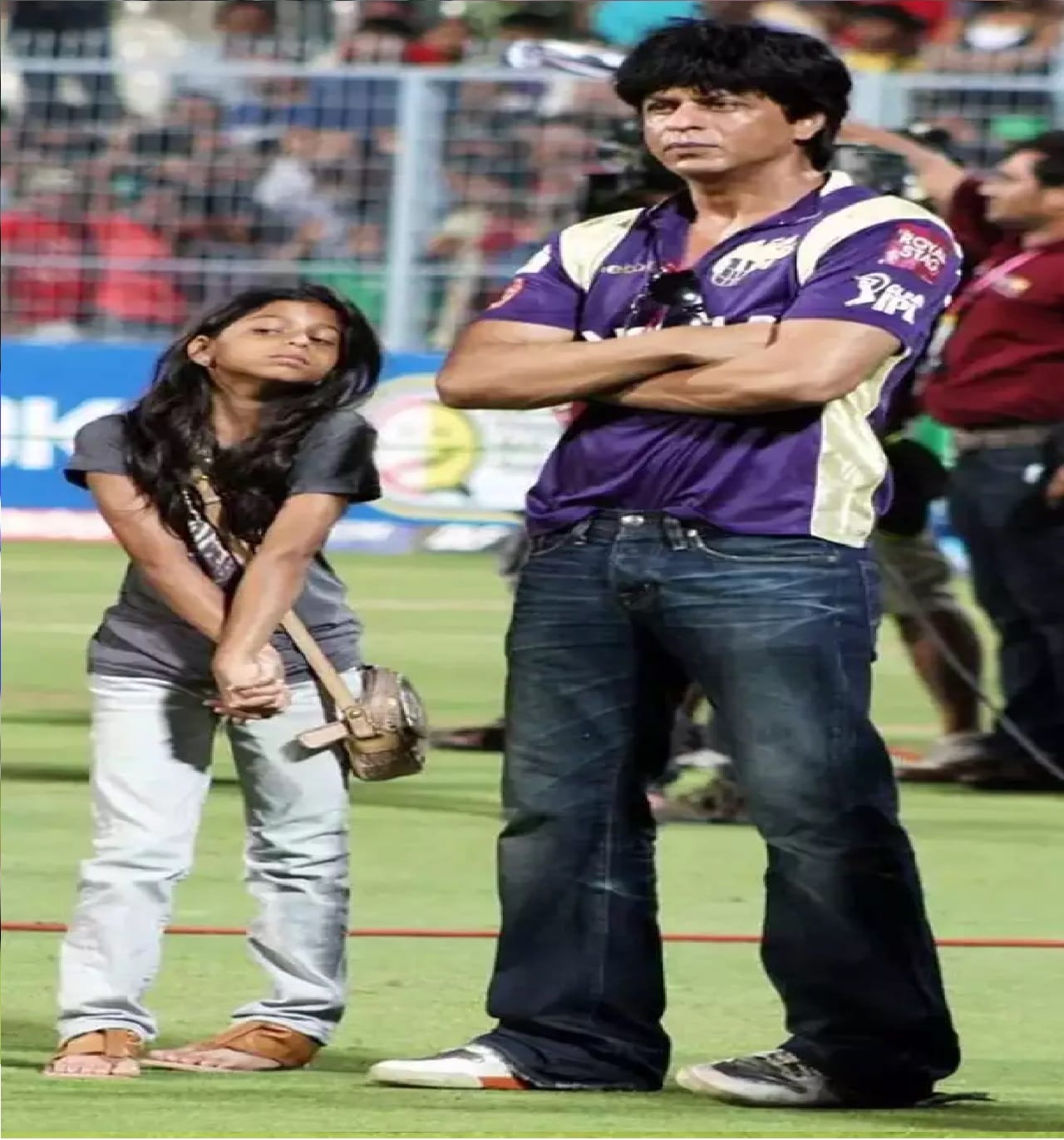 शाहरुखची टीम केकेआरने एकूण 2 वेळा 2012 आणि 2014 मध्ये आयपीएल ट्रॉफी जिंकली आहे.  