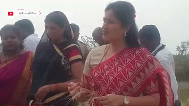 नवनीत राणा यांनी केली अमरावती जिल्ह्यातील नुकसानग्रस्त शेतीची पाहणी अन् दिले थेट 'हे' आदेश नवनीत राणा यांनी केली अमरावती जिल्ह्यातील नुकसानग्रस्त शेतीची पाहणी अन् दिले थेट 'हे' आदेश