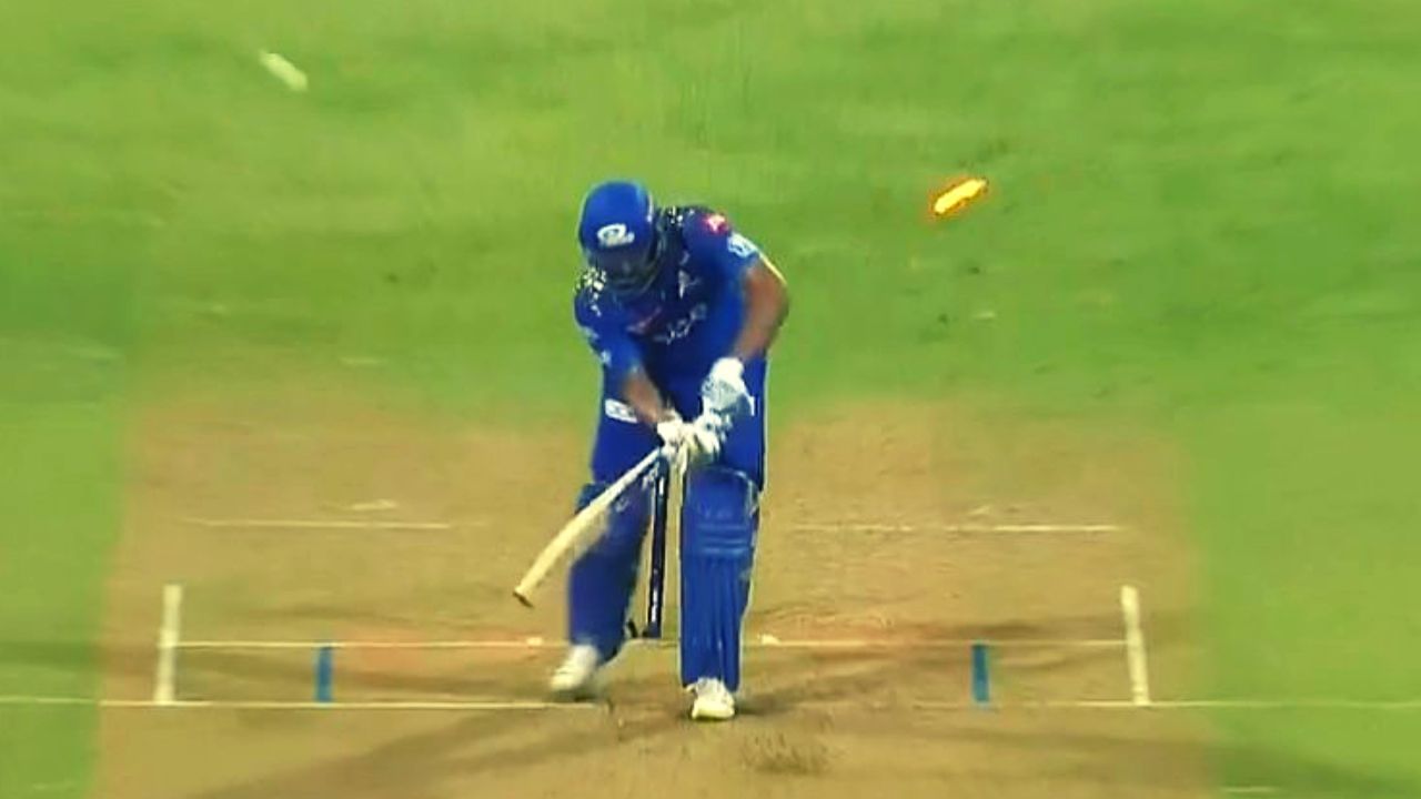 IPL 2023 : MI vs CSK | रोहित शर्मा याने सिक्स मारला पण धोनीने काही सांगितलं अन् झाला क्लीन बोर्ड