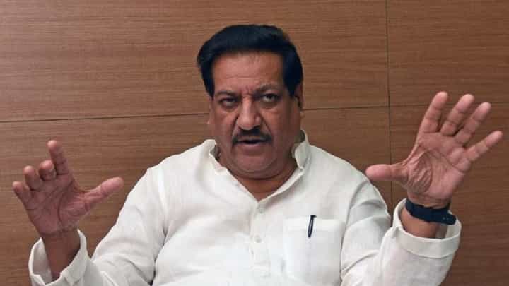 अयोध्येला जा नाहीतर गुवाहाटीला जा, पण निकाल मात्र 'यांच्याच' हातात; पृथ्वीराज चव्हाण यांचा शिवसेनेला टोला अयोध्येला जा नाहीतर गुवाहाटीला जा, पण निकाल मात्र 'यांच्याच' हातात; पृथ्वीराज चव्हाण यांचा शिवसेनेला टोला