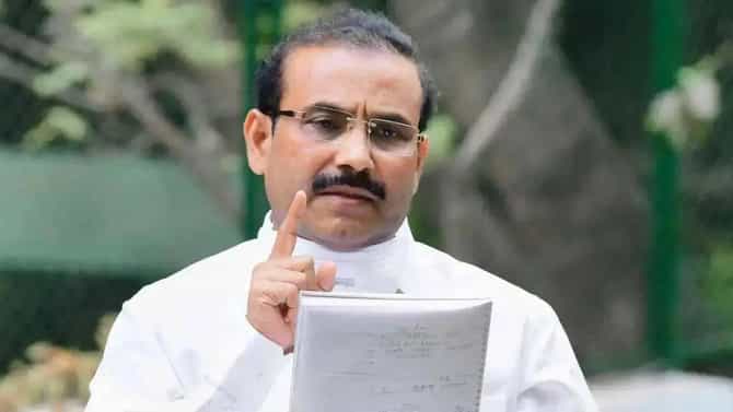 जालना लोकसभेसाठी राजेश टोपे इच्छुक? राष्ट्रवादीच्या बैठकीत नेमकं काय घडलं?