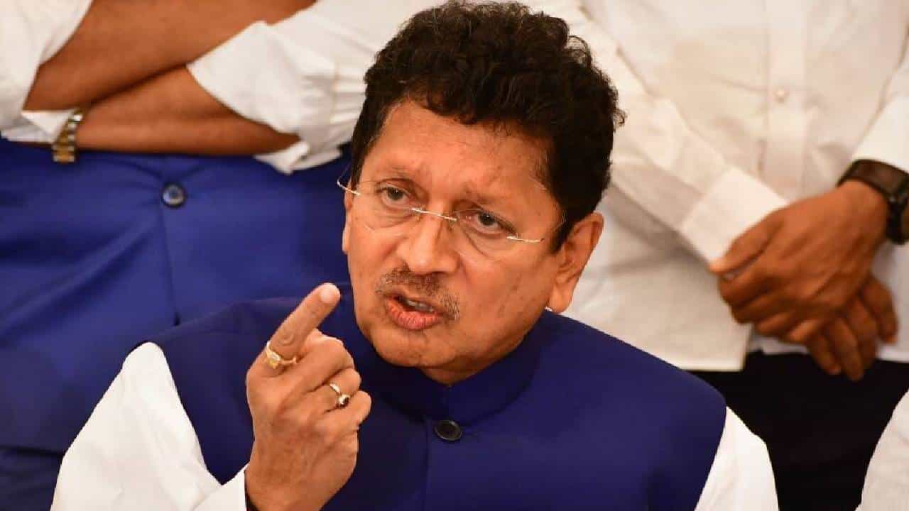 बारसू रिफायनरीच्या आंदोलनावर दीपक केसरकराचं भाष्य; म्हणाले, '...तर विरोध कमी होईल' बारसू रिफायनरीच्या आंदोलनावर दीपक केसरकराचं भाष्य; म्हणाले, '...तर विरोध कमी होईल'