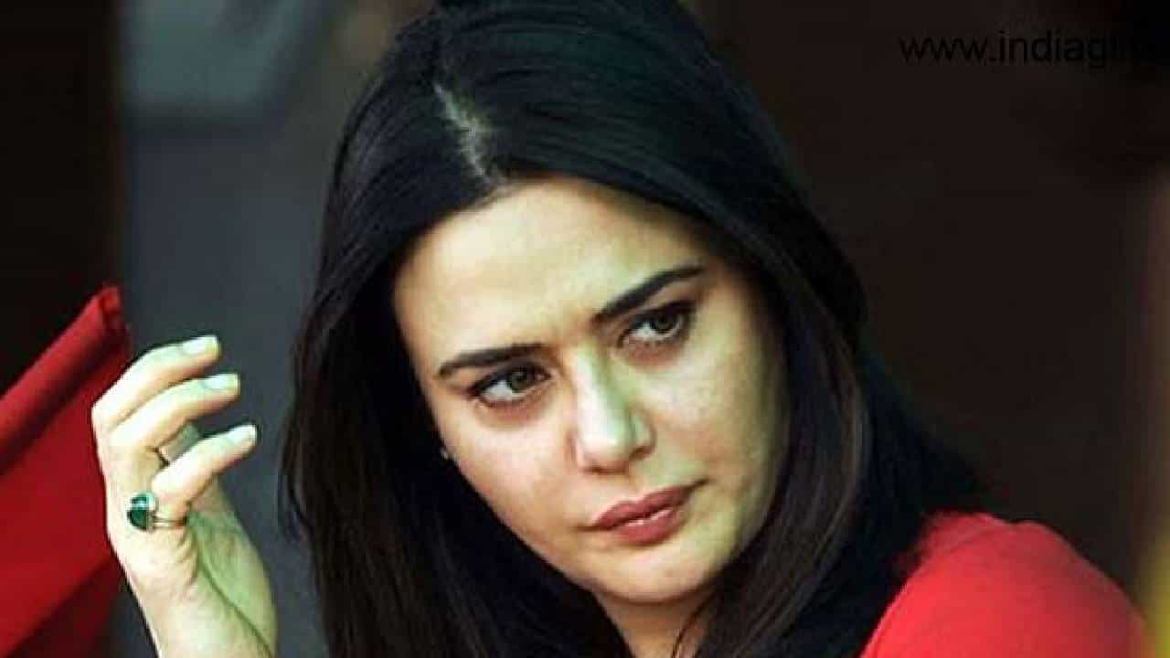 प्रिती झिंटाच्या लहान मुलीसोबत अज्ञात महिलेनं केलेल्या त्या कृत्यावर भडकले बॉलिवूड कलाकार