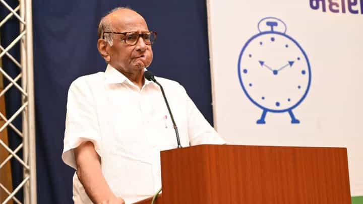 शेतीच्या 'या' प्रश्नांकडे सरकारचं दुर्लक्ष; शरद पवार यांनी शेती प्रश्नाकडे लक्ष वेधलं शेतीच्या 'या' प्रश्नांकडे सरकारचं दुर्लक्ष; शरद पवार यांनी शेती प्रश्नाकडे लक्ष वेधलं
