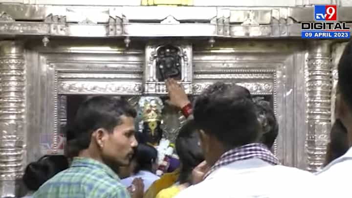 विठ्ठल रुक्मिणी पदस्पर्शासाठी भाविकांनी पंढरपूर फुललं विठ्ठल रुक्मिणी पदस्पर्शासाठी भाविकांनी पंढरपूर फुललं