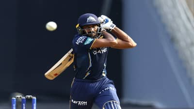 Vijay Shankar | अभ्यास शुबमन गिलचा पेपर आला शंकरचा, विजयने कोलकाताला  फोड फोड फोडला