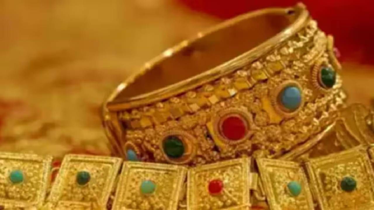 Gold Jewellery : सराफा दुकानदाराने लावला तर नाही ना चूना! खरे-खोटे सोने कसे ओळखाल