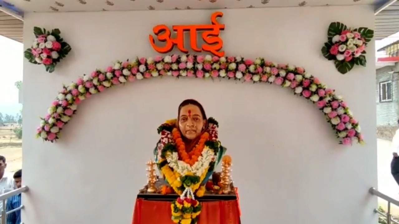 आईच्या स्मरणार्थ मुलांनी असे काही केले की लोकांकडून होतोय कौतुकाचा वर्षाव आईच्या स्मरणार्थ मुलांनी असे काही केले की लोकांकडून होतोय कौतुकाचा वर्षाव