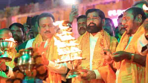 ‘हे’ मतासाठी रामाची आरती करतात; काँग्रेस नेत्याचा शिंदेवर घणाघात
