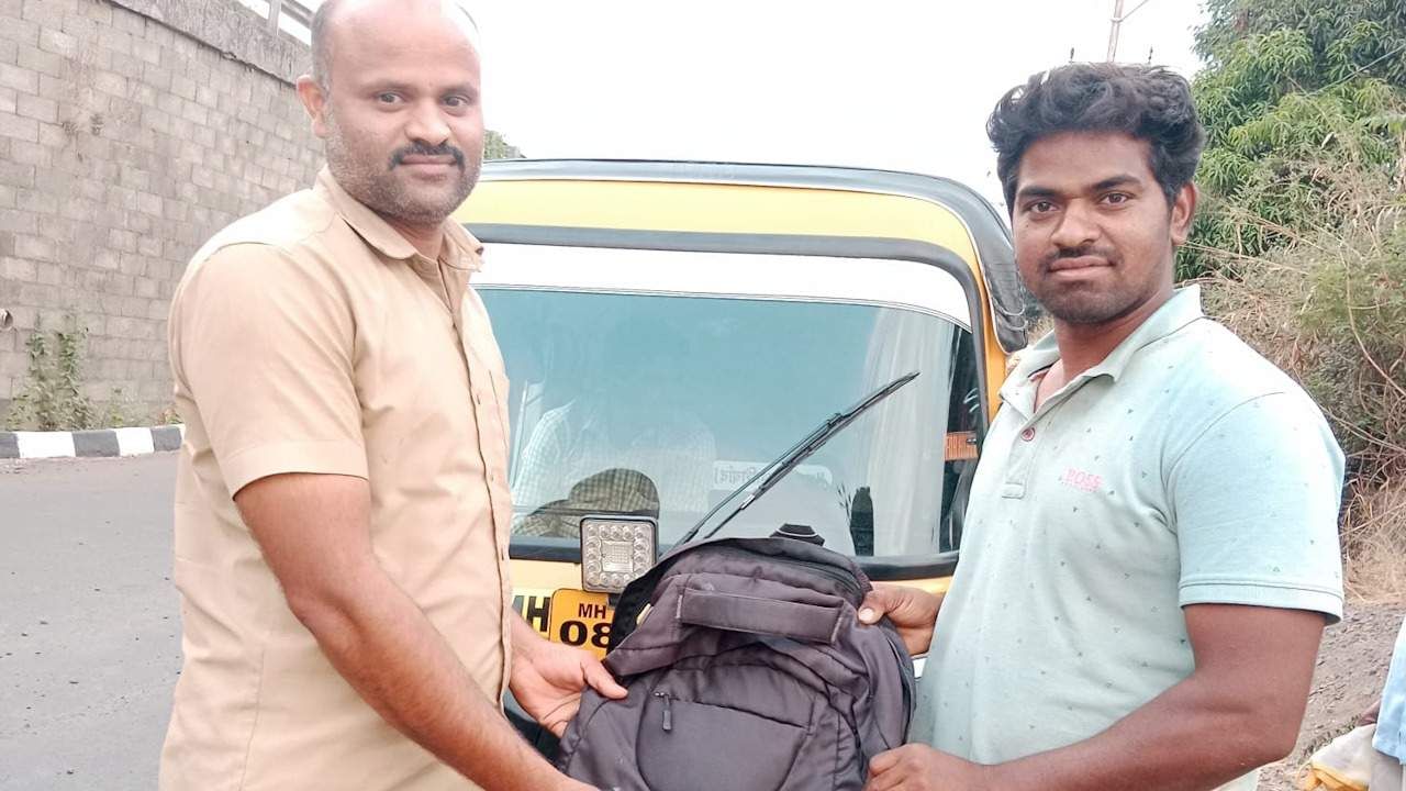 रिक्षाचालकाच्या प्रामाणिकपणाचे कौतुक, प्रवाशाची ही मोलाची वस्तू केली परत रिक्षाचालकाच्या प्रामाणिकपणाचे कौतुक, प्रवाशाची ही मोलाची वस्तू केली परत