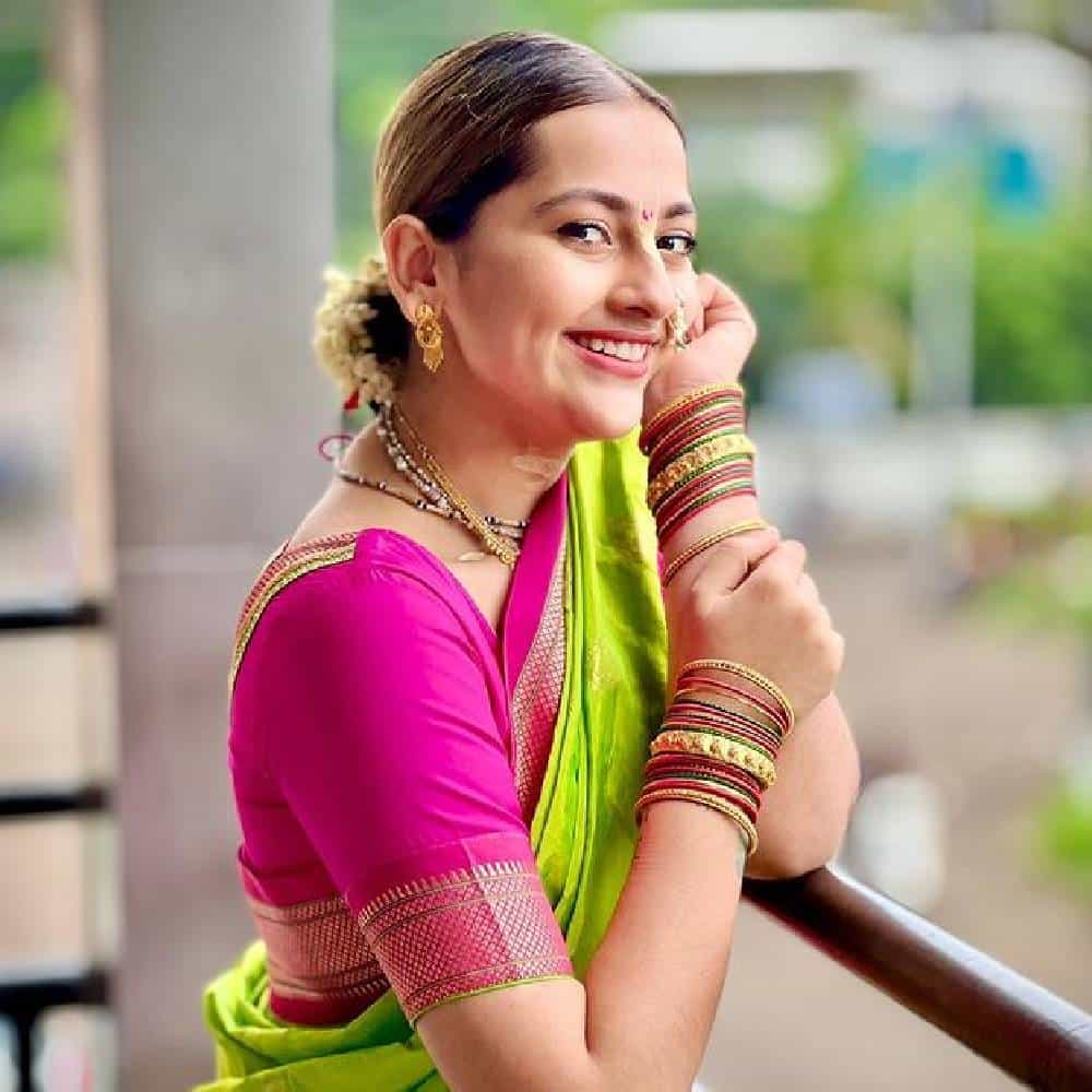 टेलिव्हिजनवरील 'अनुपमा' या लोकप्रिय मालिकेत नंदिनी अय्यरची भूमिका साकारणारी अभिनेत्री अनघा भोसलेनं अभिनयविश्वाला रामराम केला आहे. वयाच्या 23 व्या वर्षीच अनघाने तिच्या आयुष्यातील मोठा निर्णय घेतला.