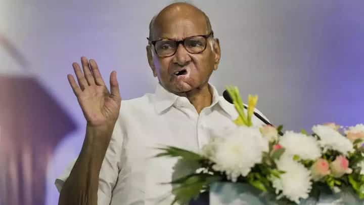पवारांनीच विरोधकांचा मुद्द्याला दिली बगल; डिग्रीपेक्षा इतर प्रश्न... पवारांनीच विरोधकांचा मुद्द्याला दिली बगल; डिग्रीपेक्षा इतर प्रश्न...