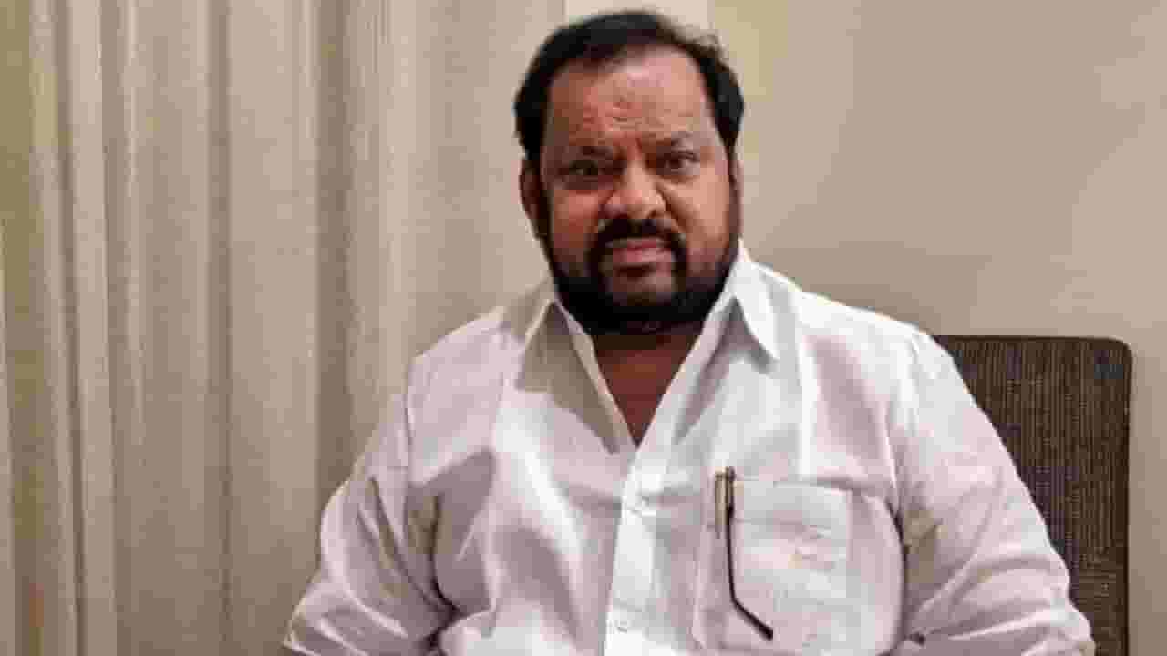 पुढच्या वर्षीही मुख्यमंत्री एकनाथ शिंदेंच पूजा करतील, शिवसेनेच्या आमदाराची प्रतिक्रिया पुढच्या वर्षीही मुख्यमंत्री एकनाथ शिंदेंच पूजा करतील, शिवसेनेच्या आमदाराची प्रतिक्रिया