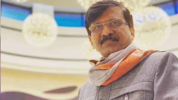 नाराजी नाही, उलट तुमचेच आमदार, खासदार आमच्या संपर्कात; राऊतांना शिवसेनेच्या नेत्याने डिवचलं नाराजी नाही, उलट तुमचेच आमदार, खासदार आमच्या संपर्कात; राऊतांना शिवसेनेच्या नेत्याने डिवचलं