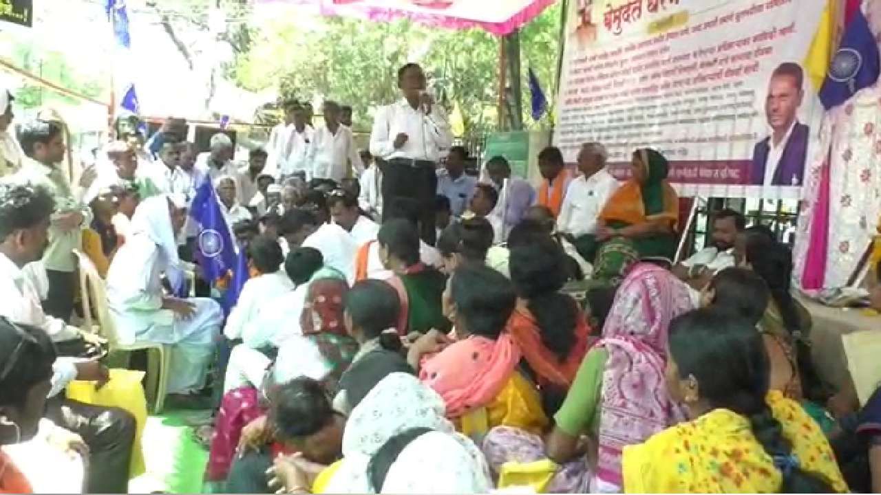 सांगा कुठून आणायचे पैसे? महादेव कोळी समाजाची व्यथा, 'जात प्रमाणपत्रासाठी अडवणूक, लाचखोरांचा सुळसुळाट'... काय आहेत आरोप? सांगा कुठून आणायचे पैसे? महादेव कोळी समाजाची व्यथा, 'जात प्रमाणपत्रासाठी अडवणूक, लाचखोरांचा सुळसुळाट'... काय आहेत आरोप?