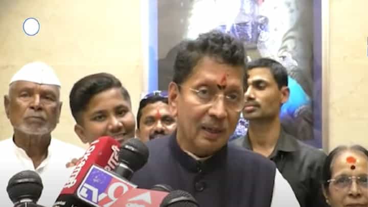 “पांडुरंगाच्या मंदिरात चांगल्या लोकांची नावं घ्या”, दीपक केसरकरांनी नाव न घेता कुणाला लगावला टोला “पांडुरंगाच्या मंदिरात चांगल्या लोकांची नावं घ्या”, दीपक केसरकरांनी नाव न घेता कुणाला लगावला टोला