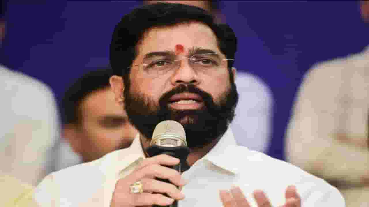 आप्पासाहेब धर्माधिकारी यांना यंदाचा महाराष्ट्र भूषण पुरस्कार, मुख्यमंत्री म्हणाले... आप्पासाहेब धर्माधिकारी यांना यंदाचा महाराष्ट्र भूषण पुरस्कार, मुख्यमंत्री म्हणाले...