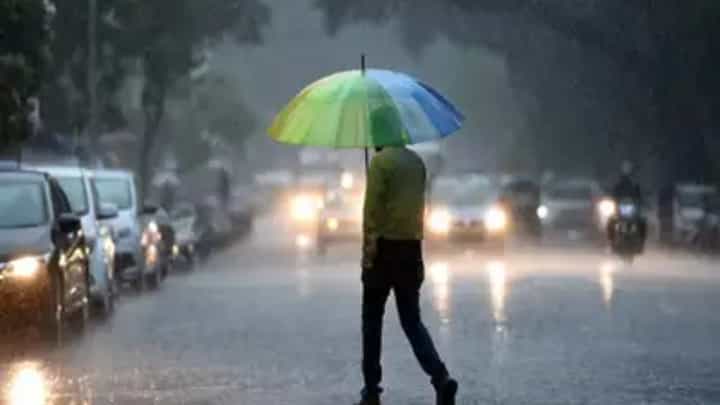मुंबईत अवकाळी पावसाची हजेरी, ५ मेपर्यंत 'या' राज्यात मेघगर्जनेसह पावसाची शक्यता मुंबईत अवकाळी पावसाची हजेरी, ५ मेपर्यंत 'या' राज्यात मेघगर्जनेसह पावसाची शक्यता