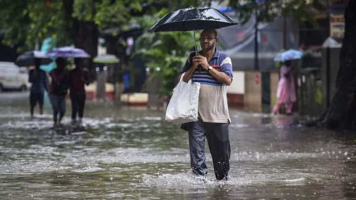 राज्यात पुढचे पाच दिवस अवकाळी पावसाची शक्यता; या भागात गारपीटीचाही अंदाज राज्यात पुढचे पाच दिवस अवकाळी पावसाची शक्यता; या भागात गारपीटीचाही अंदाज