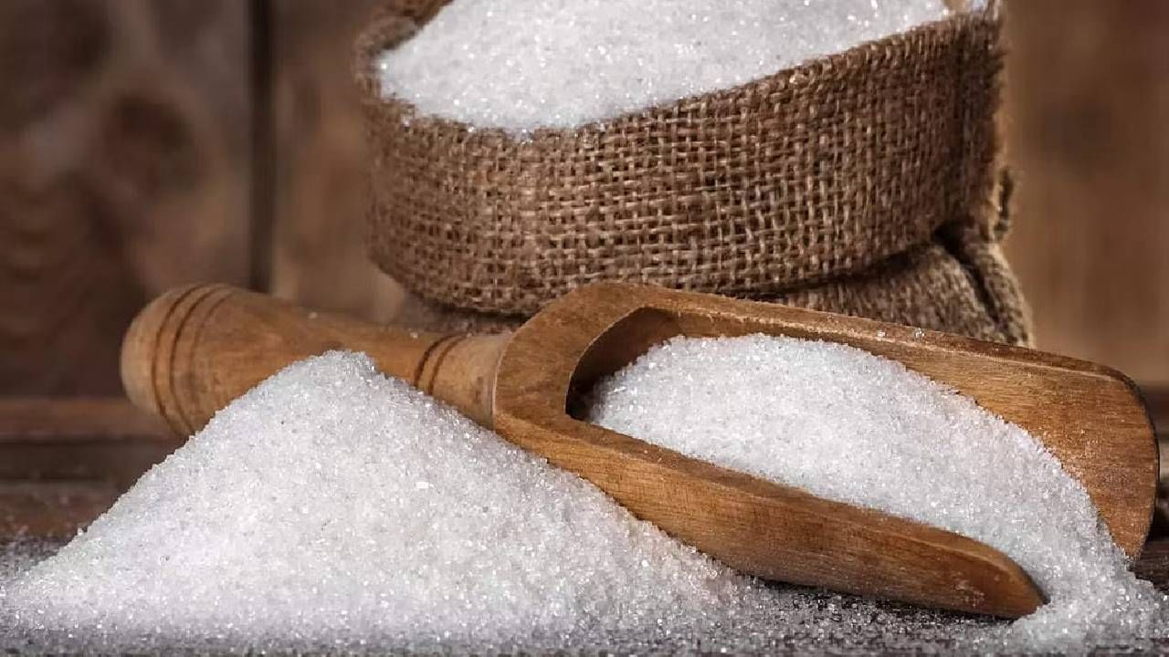 Sugar Inflation : साखर झाली 'कडू'! भाव वाढीचे संकेत, किचनचे बजेट कोलमडणार