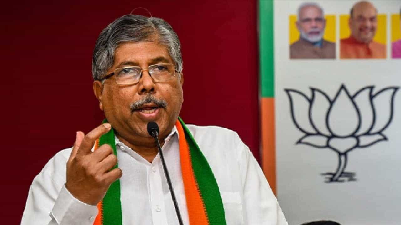 'चंद्रकांत पाटील पुण्यात आलेले पाहुणे? त्यांना किती दिवस ठेवायचं...', कुणाची खोचक टीका