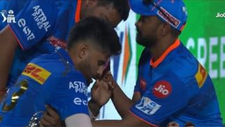 MI vs DC IPL 2023 : डेविड वॉर्नरला नेमकं झालं तरी काय ? फ्री हिटवाला चेंडू असा खेळला Watch Video