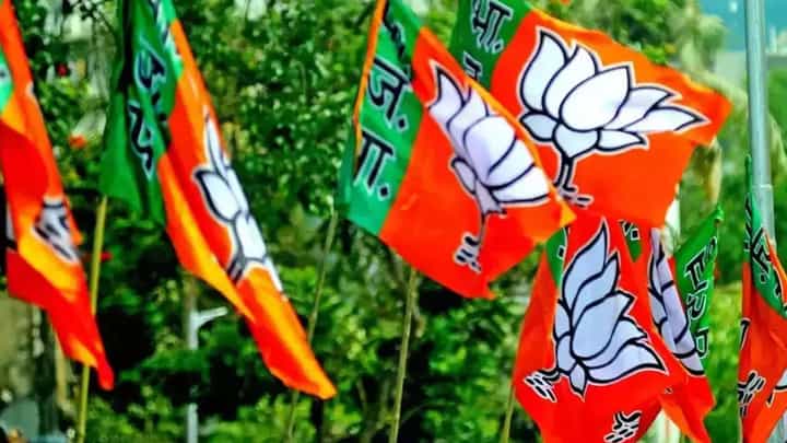 Saamana : भाजपचे मुस्लिम प्रेम खरे नसून पुतनामावशीचे; सामनातून भाजपवर टीकास्त्र Saamana : भाजपचे मुस्लिम प्रेम खरे नसून पुतनामावशीचे; सामनातून भाजपवर टीकास्त्र