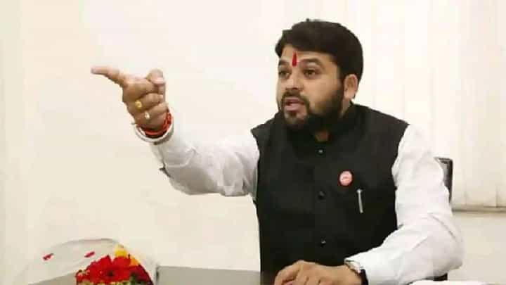 रविकांत तुपकर राष्ट्रवादीच्या वाटेवर? एकनाथ खडसे यांच्यासह बंद दाराआड तासभर चर्चा, तुपकर स्पष्टच म्हणाले... रविकांत तुपकर राष्ट्रवादीच्या वाटेवर? एकनाथ खडसे यांच्यासह बंद दाराआड तासभर चर्चा, तुपकर स्पष्टच म्हणाले...