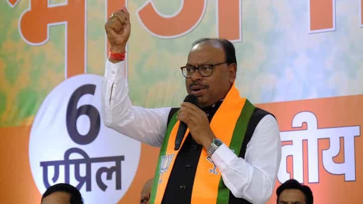 अमित शाह यांना बावनकुळे यांच निमंत्रण; राष्ट्रवादी नेत्याची खोचक टीका; म्हणाला, ‘म्हणजे हे नेते अकार्यक्षम’ अमित शाह यांना बावनकुळे यांच निमंत्रण; राष्ट्रवादी नेत्याची खोचक टीका; म्हणाला, ‘म्हणजे हे नेते अकार्यक्षम’