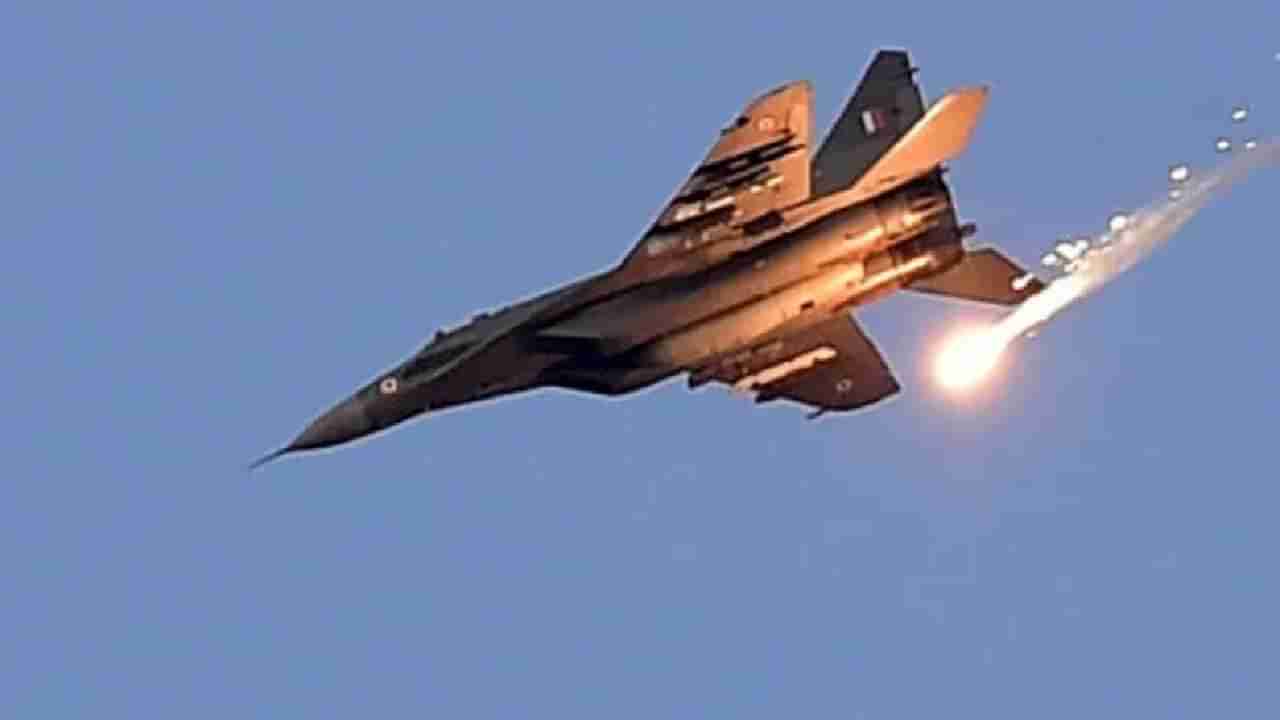 Airstrike : भारताच्या शेजारी देशाने आपल्याच माणसांवर केला एअर स्ट्राइक, 100 जण ठार