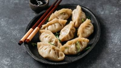 Momos Street Food : मोमोजवाल्याची कमाई ऐकून तुम्ही म्हणाल...आता हा बिझनेस मीच करणार