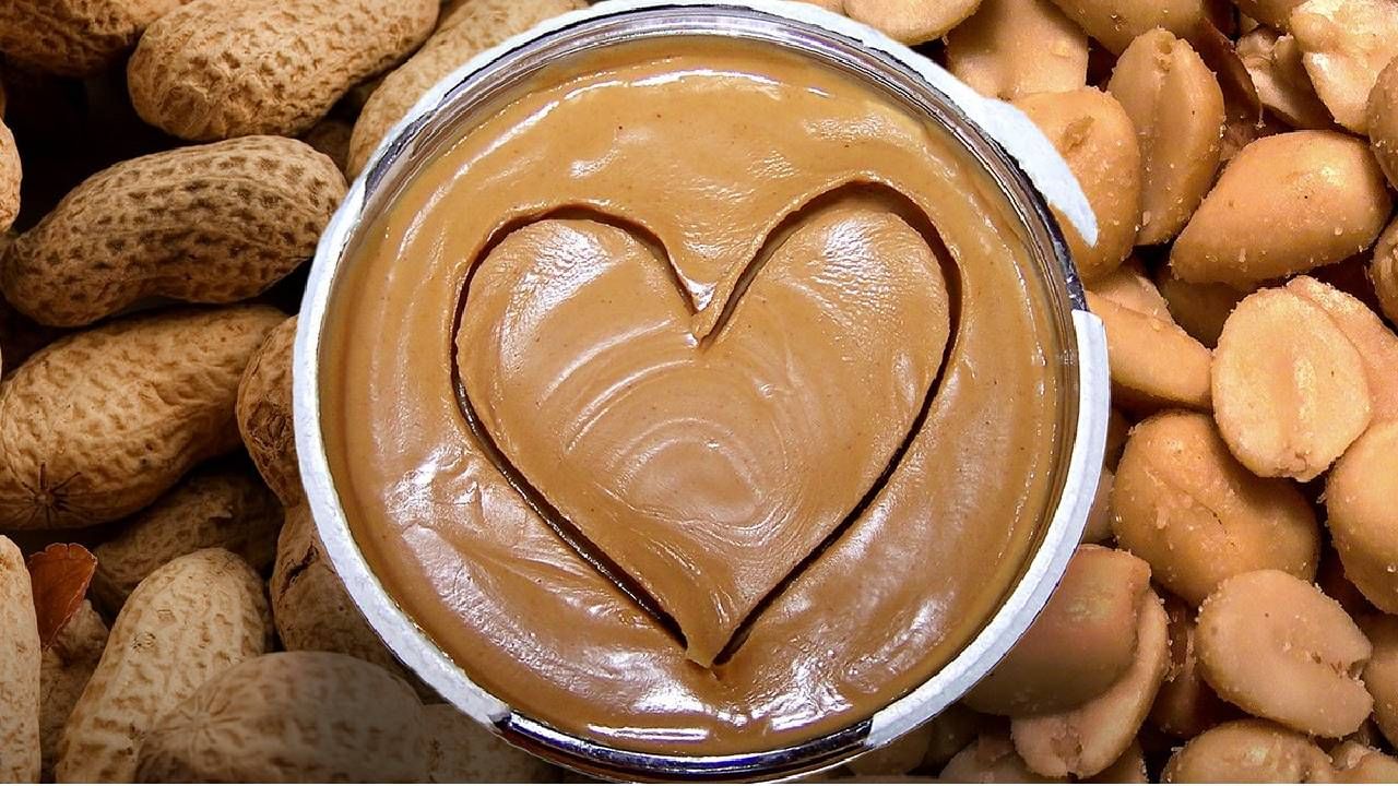 एक चमचा पीनट बटरमध्ये असतं अंड्यापेक्षा जास्त प्रोटीन, वाचा 5 अमेजिंग