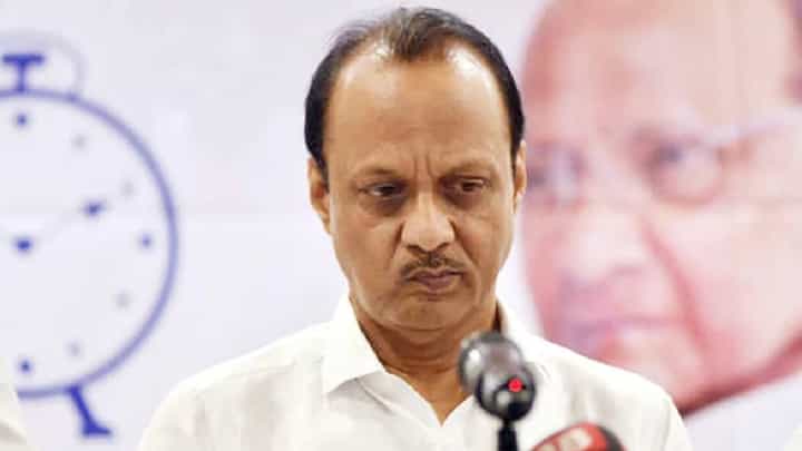 पुण्यात दाखल झालेल्या तक्रारीवर अजित पवार म्हणाले; 'त्यांना' स्टेनगन सहित संरक्षण द्या पुण्यात दाखल झालेल्या तक्रारीवर अजित पवार म्हणाले; 'त्यांना' स्टेनगन सहित संरक्षण द्या
