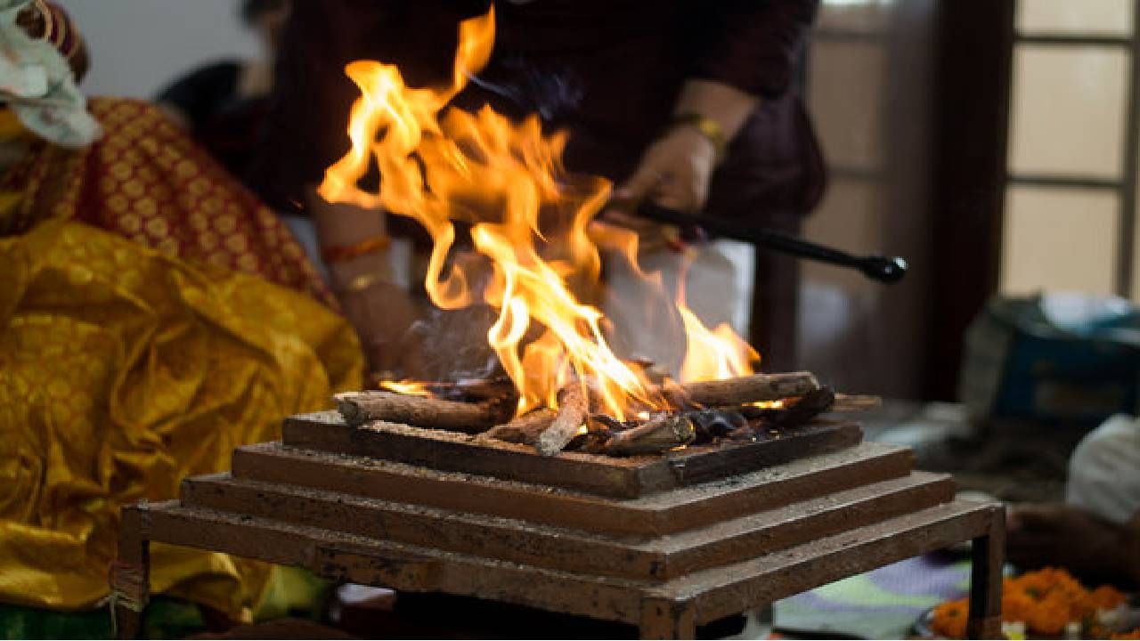 या पाच यज्ञाला हिंदू धर्मात आहे विशेष महत्त्व, कोणते यज्ञ कशासाठी केले जाते? या पाच यज्ञाला हिंदू धर्मात आहे विशेष महत्त्व, कोणते यज्ञ कशासाठी केले जाते?
